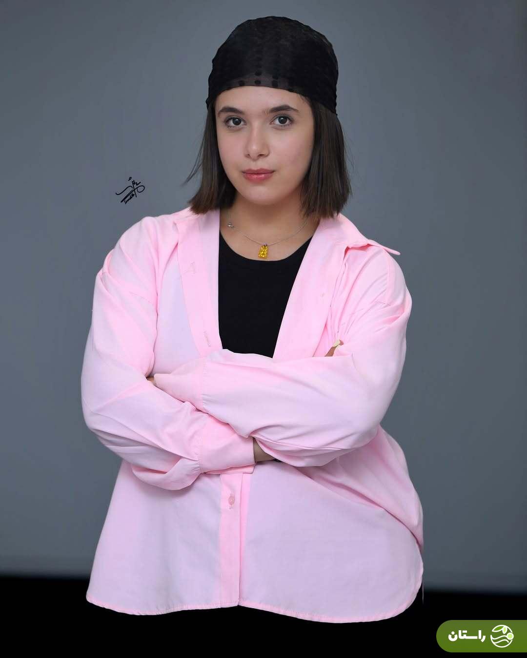 تصاویر | ژست‌های نفس بازغی در پشت صحنه نمایش صلح عباس آباد