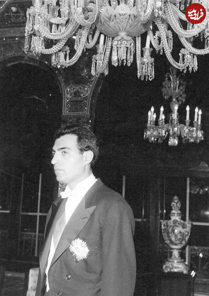 عکس | تونل زمان؛ محمودرضا پهلوی فرزند نهم رضاخان و مشهور به سلطان تریاک در دهه ۳۰ عکس | تونل زمان؛ محمودرضا پهلوی فرزند نهم رضاخان و مشهور به سلطان تریاک در دهه ۳۰