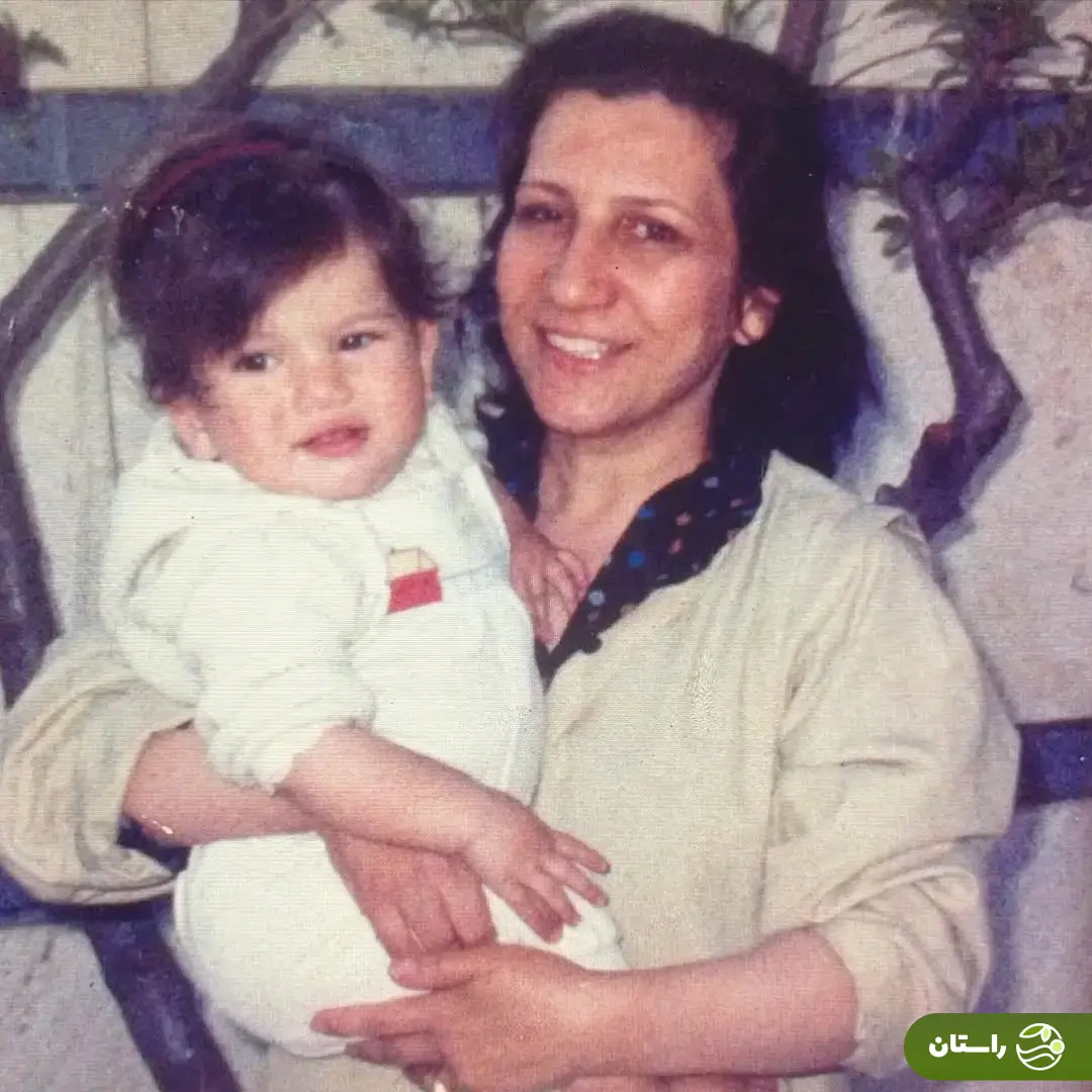 (عکس) متین ستوده در آغوش پدر، مادر و مادربزرگش؛ دهه ۶۰