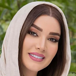 (عکس) تونل زمان؛ متین ستوده در آغوش پدر، مادر و مادربزرگش؛ دهه ۶۰