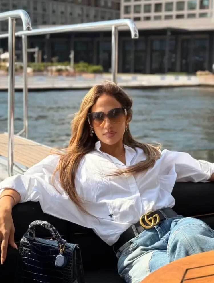 سلفی جنیفر لوپز با یکی از دوقلوهایش و تصاویری از گذران تابستان در یکی از لوکس‌ترین نقاط آمریکا