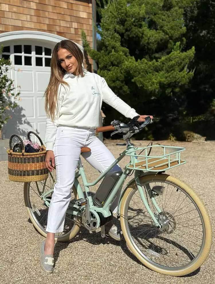 سلفی جنیفر لوپز با یکی از دوقلوهایش و تصاویری از گذران تابستان در یکی از لوکس‌ترین نقاط آمریکا