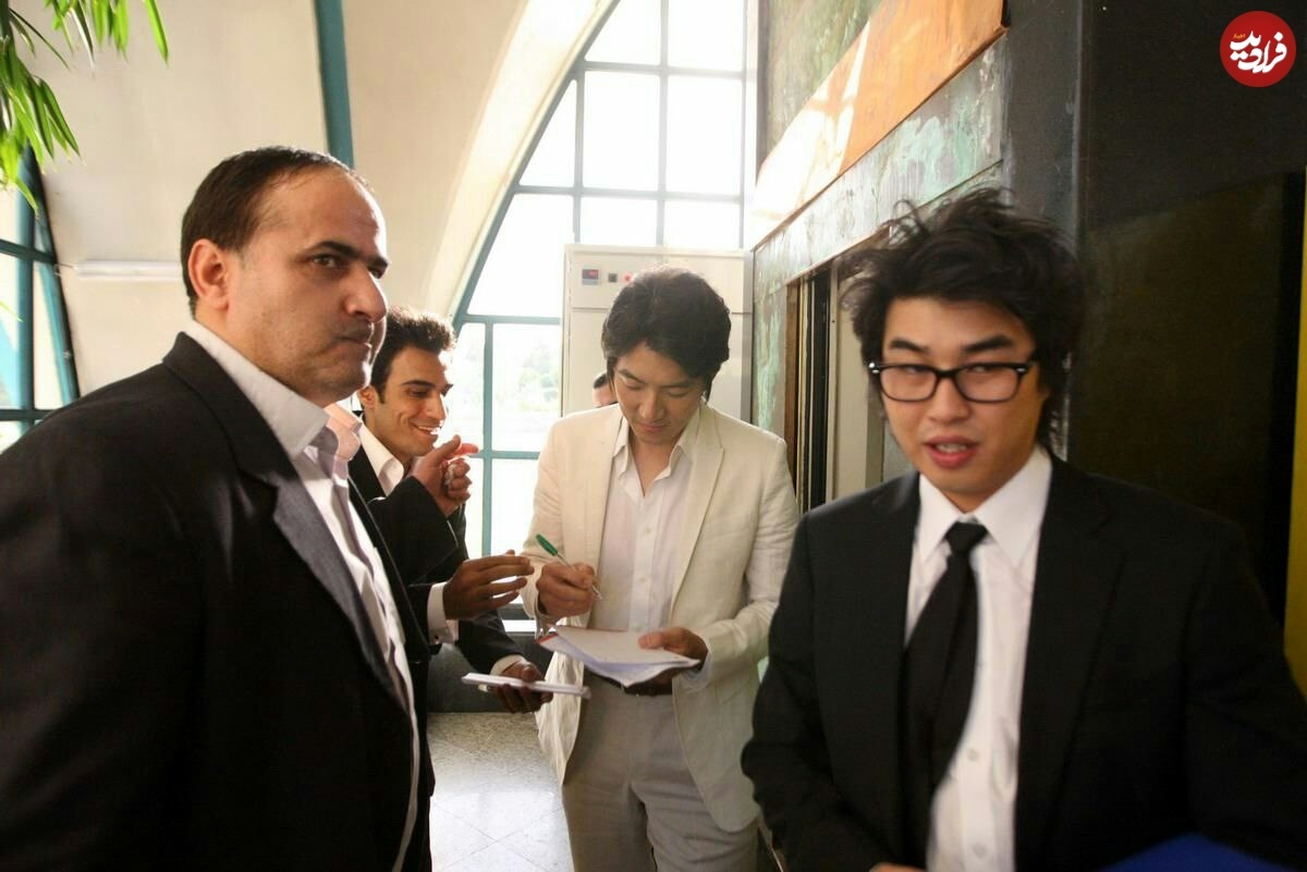 عکس؛ تونل زمان؛ «جومونگ» در یک نشست خبری در ایران در سال پرهیاهو ۱۳۸۸