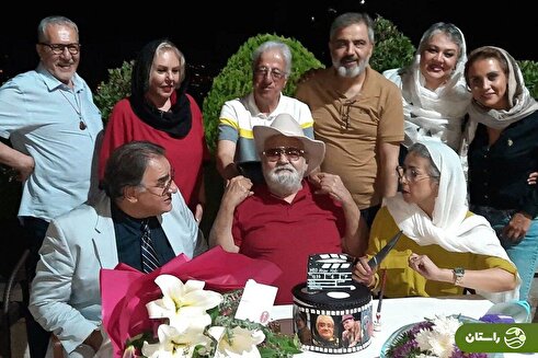 (ویدئو) جشن تولد ۶۵ سالگی اکبر عبدی با حضور علیرضا خمسه، گوهر خیراندیش