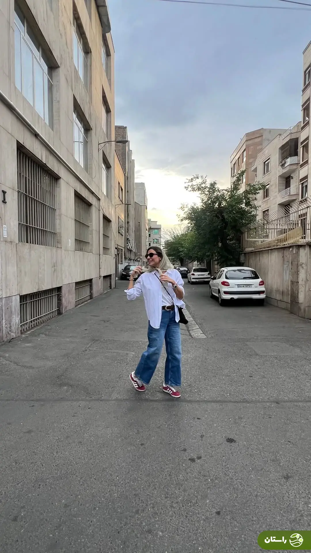 (عکس) استایل خیابانیِ سحر دولتشاهی در پس کوچه‌های تهران!