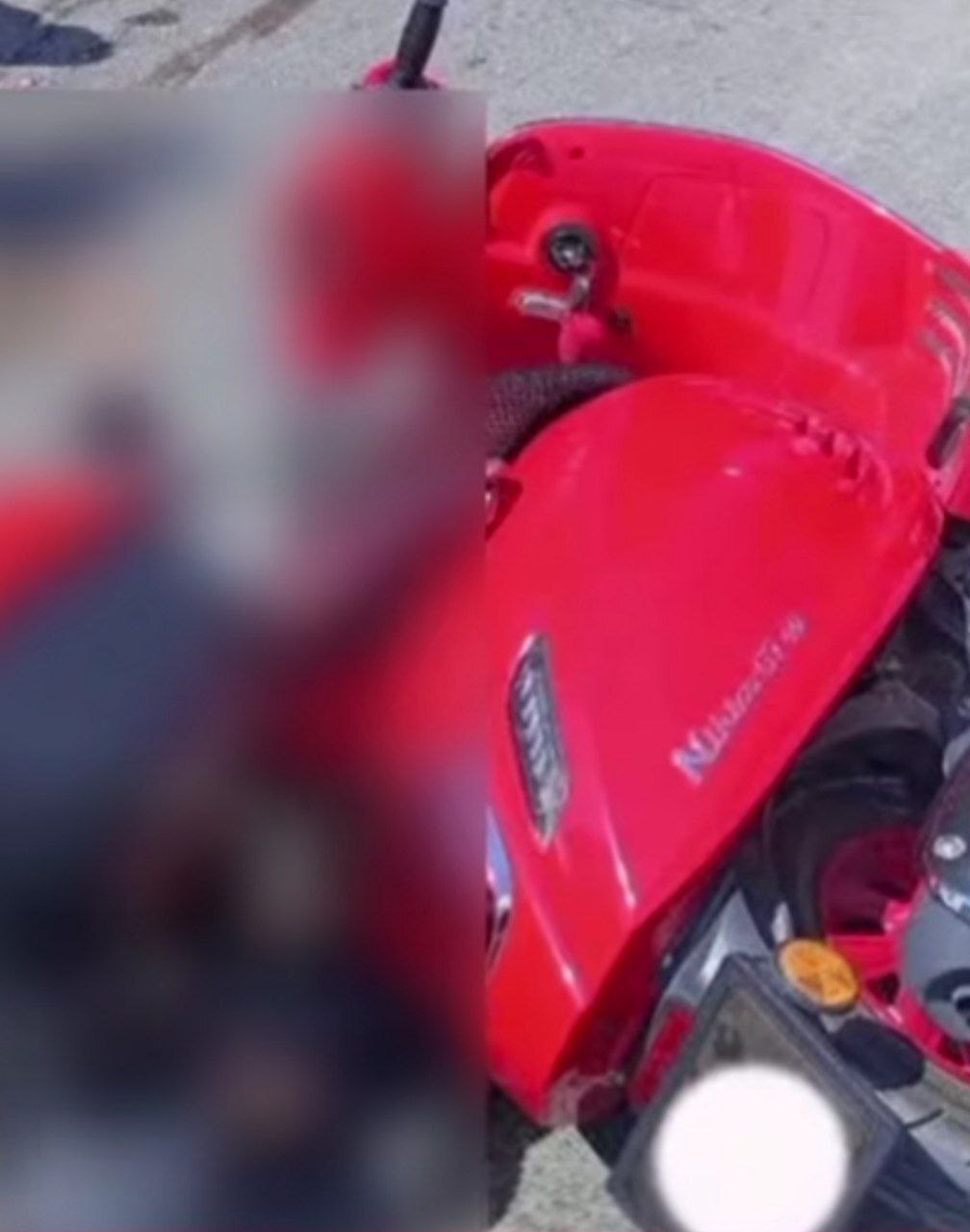 عکس | تصادف مرگبار دختر موتورسوار با کامیون عکس | تصادف مرگبار دختر موتورسوار با کامیون