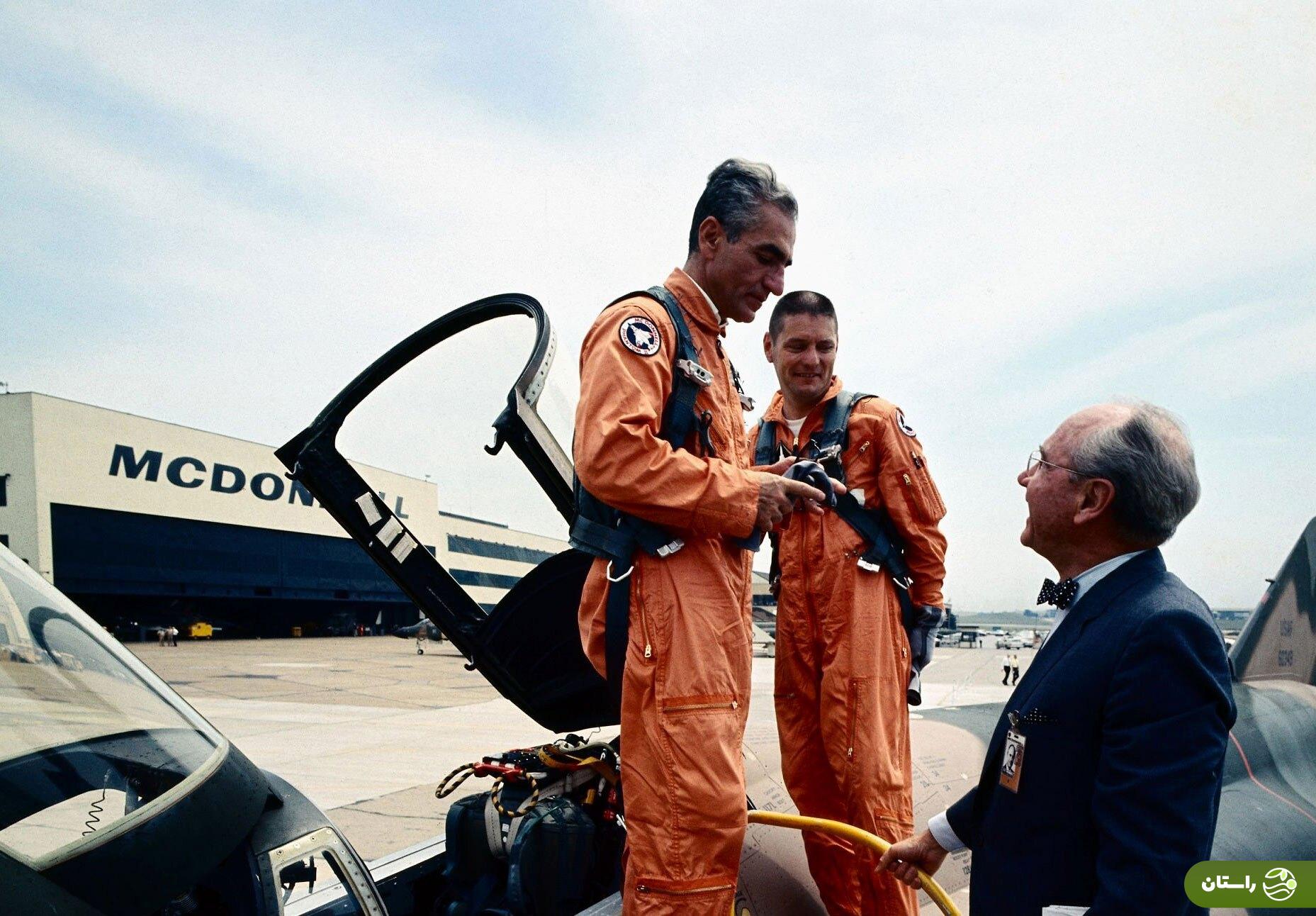 (عکس) تونل زمان؛ «محمدرضا پهلوی» در حال تست جنگنده F-۴ در آمریکا؛ سال ۱۳۴۷