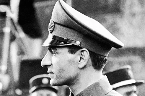 عکس | تونل زمان؛ محمدرضا پهلوی درحال تست یک جنگنده عجیب در سال ۱۳۲۷