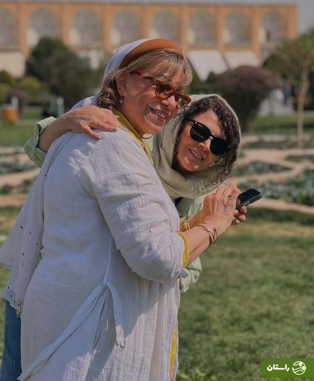 (تصاویر) تیپ خاص شهره سلطانی و گوهر خیراندیش در سفر به اصفهان