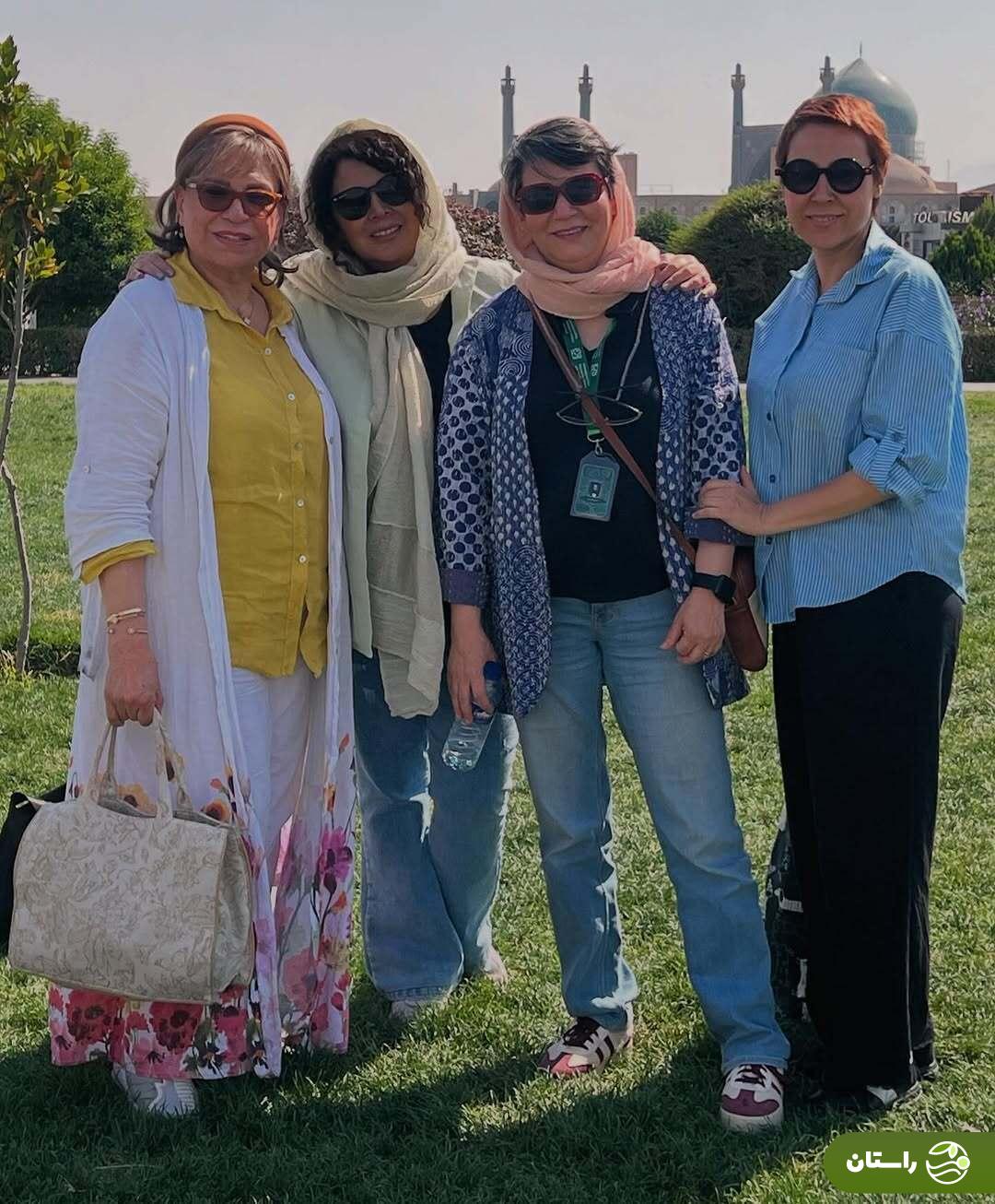 (تصاویر) تیپ خاص شهره سلطانی و گوهر خیراندیش در سفر به اصفهان