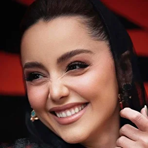 (تصاویر) استایل نازنین بیاتی در اکران خصوصی لاک‌پشت