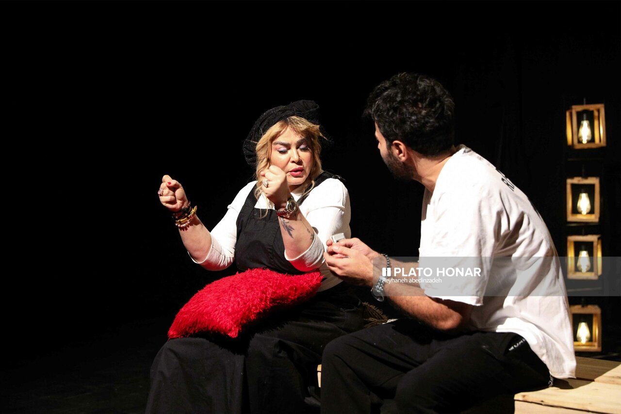 تصاویر | بهاره رهنما در نمایش «یازده: یازده» تصاویر | بهاره رهنما در نمایش «یازده: یازده»