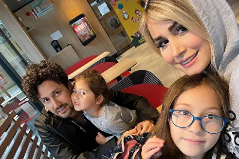 همسر شاهرخ استخری با انتشار عکس خانوادگی: «نذاریم حسرت شه» + عکس