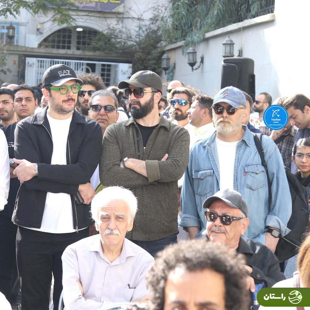 (تصاویر) حضور هنرمندان در تشییع پیکر ناصر تقوایی (تصاویر) حضور هنرمندان در تشییع پیکر ناصر تقوایی