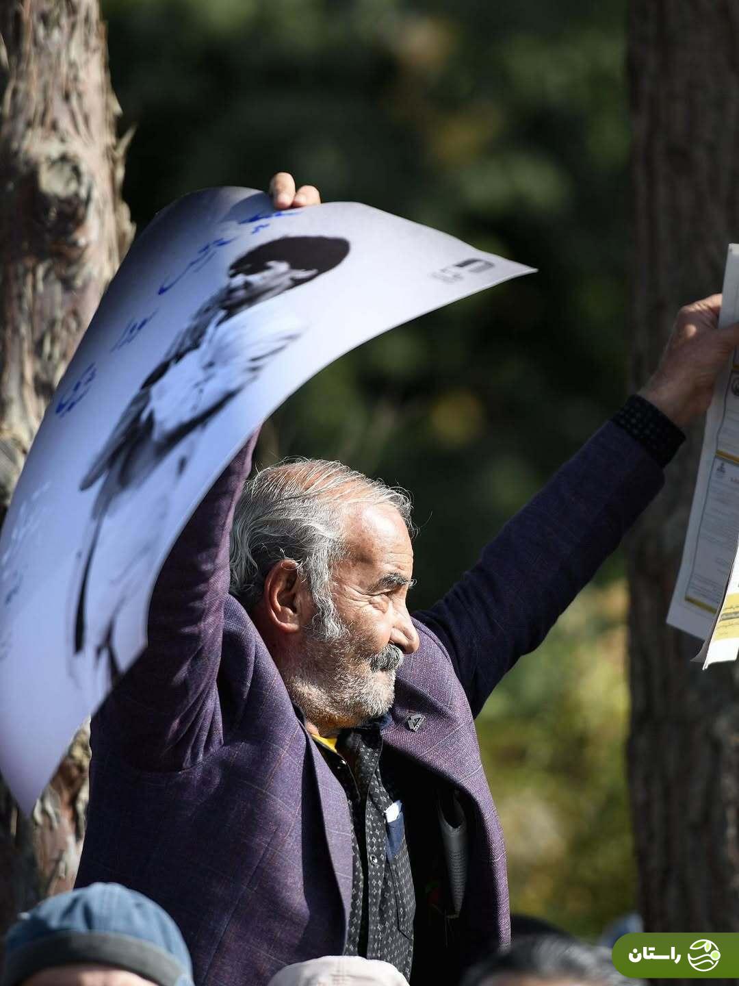 (تصاویر) خاکسپاری ناصر تقوایی در امام‌زاده طاهر کرج با حضور گسترده مردم و هنرمندان