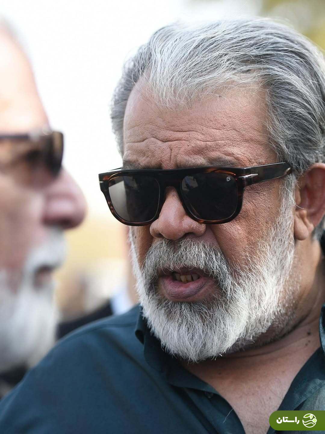 (تصاویر) خاکسپاری ناصر تقوایی در امام‌زاده طاهر کرج با حضور گسترده مردم و هنرمندان