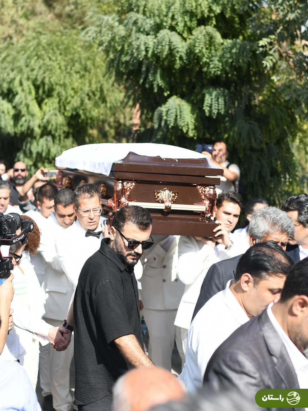 (تصاویر) خاکسپاری ناصر تقوایی در امام‌زاده طاهر کرج با حضور گسترده مردم و هنرمندان