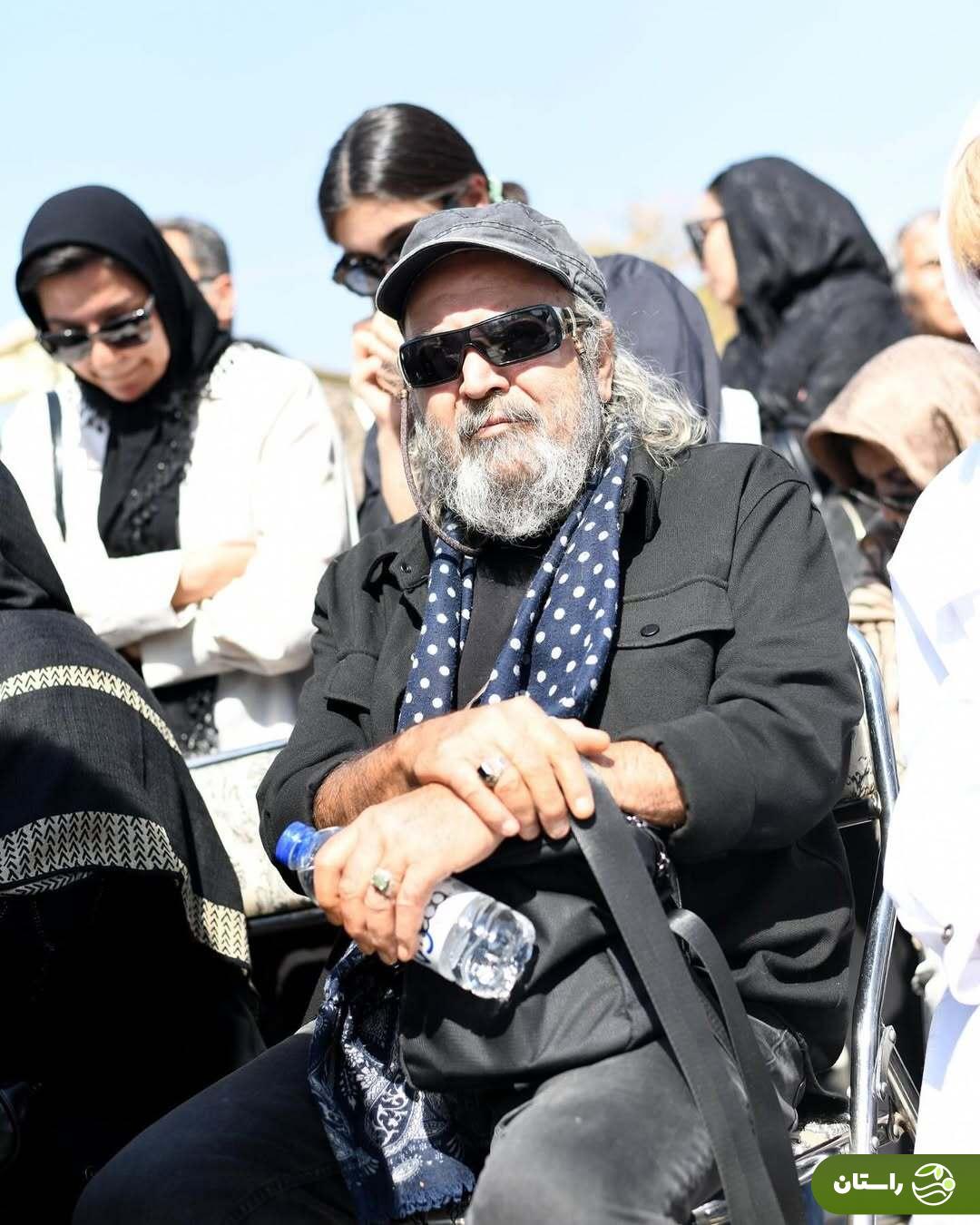 (تصاویر) خاکسپاری ناصر تقوایی در امام‌زاده طاهر کرج با حضور گسترده مردم و هنرمندان