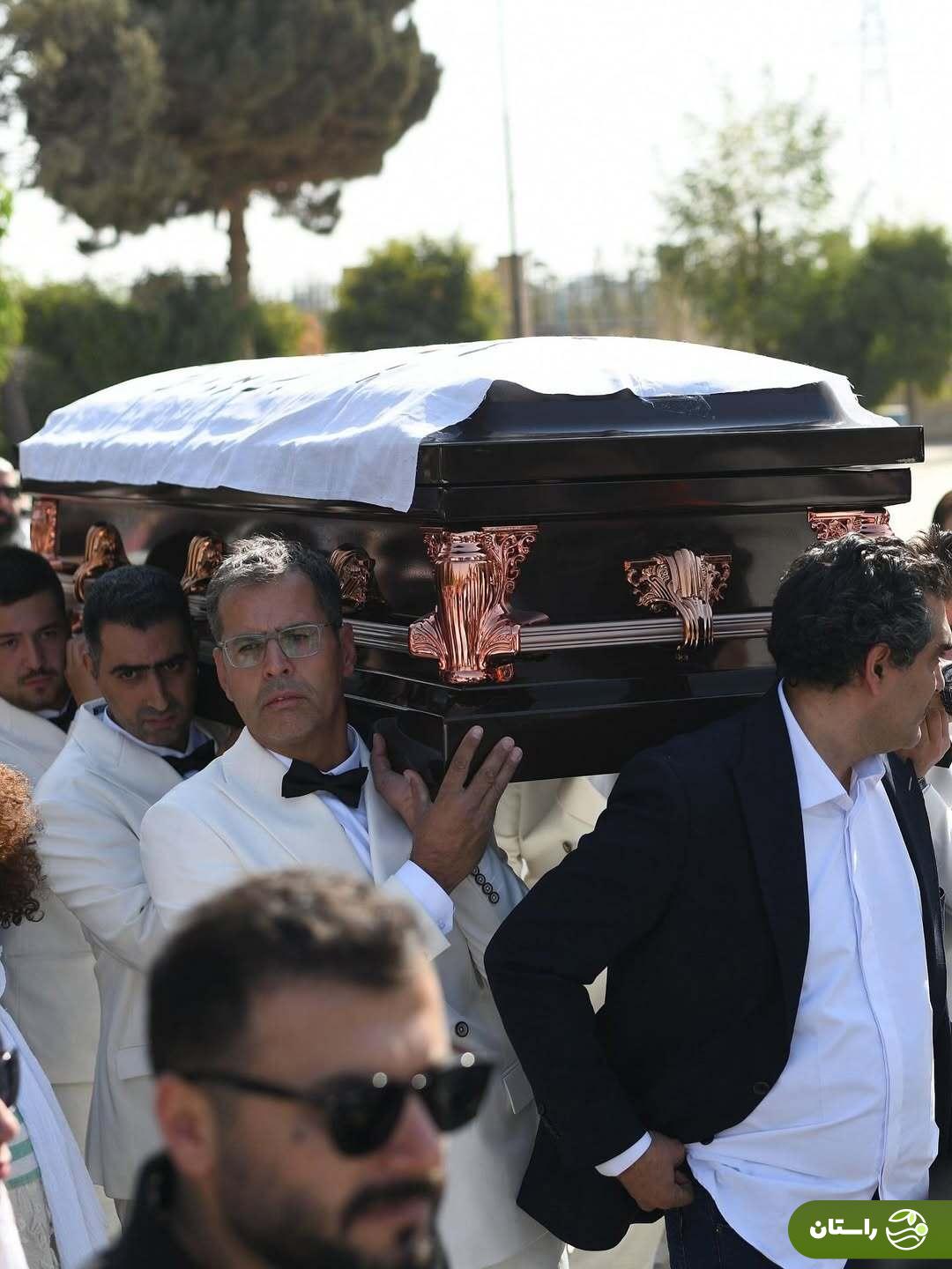 (تصاویر) خاکسپاری ناصر تقوایی در امام‌زاده طاهر کرج با حضور گسترده مردم و هنرمندان