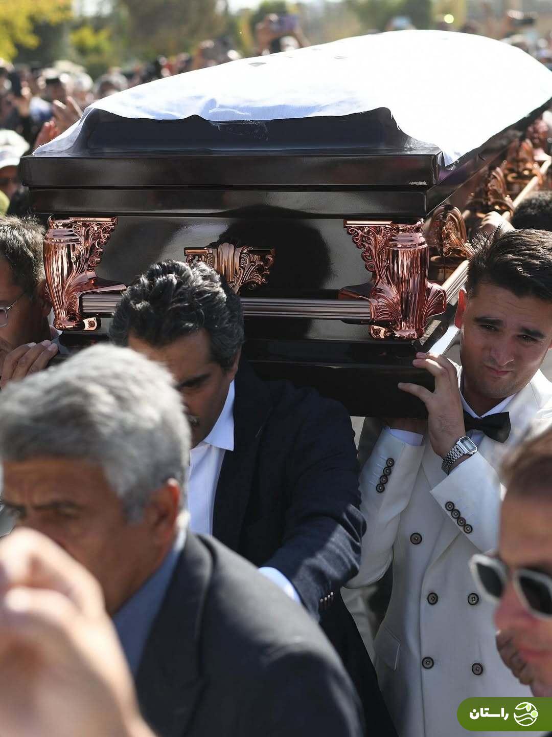 (تصاویر) خاکسپاری ناصر تقوایی در امام‌زاده طاهر کرج با حضور گسترده مردم و هنرمندان