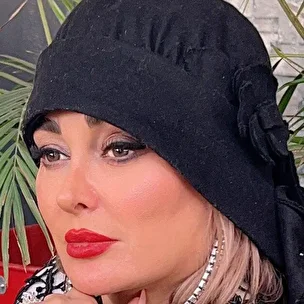 (عکس) سلفی خیابانی الهام حمیدی با استایلی متفاوت