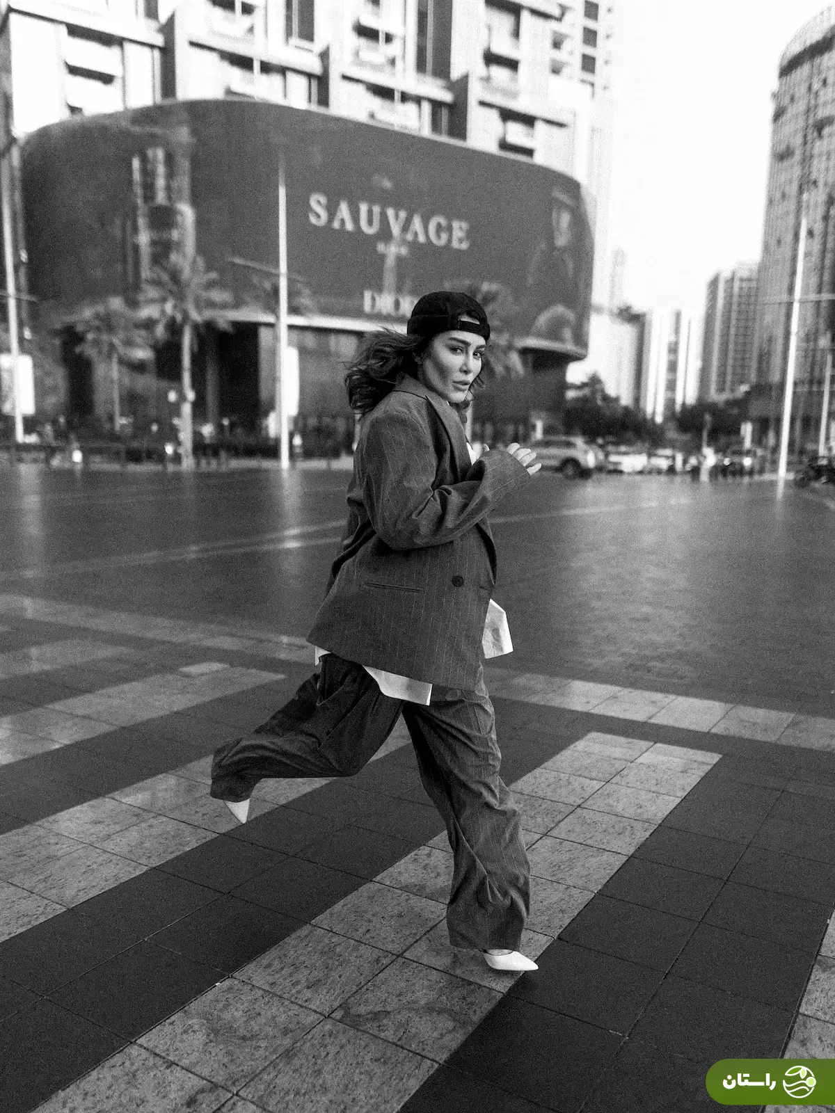 (عکس) استایل متفاوت سحر قریشی در خیابانهای دبی (عکس) استایل متفاوت سحر قریشی در خیابانهای دبی