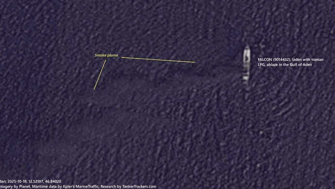 کشتی سرگردان پس از انفجار در خلیج عدن متعلق به ایران است؟ + عکس