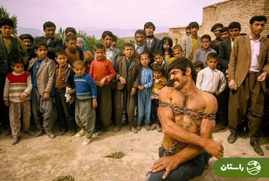 (عکس) پهلوان پنبه در روستایی در غرب ایران - سال ۱۳۵۳