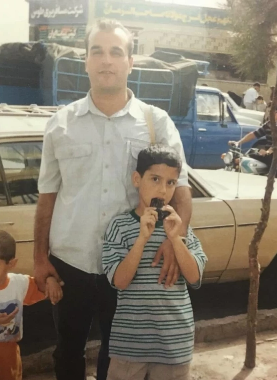 بیوگرافی امیرحسین قیاسی؛ از فقر در کودکی پرچالش تا محبوبیت در برنامههای طنز بیوگرافی امیرحسین قیاسی؛ از فقر در کودکی پرچالش تا محبوبیت در برنامههای طنز