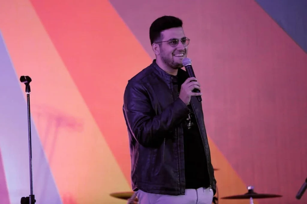 بیوگرافی امیرحسین قیاسی؛ از فقر در کودکی پرچالش تا محبوبیت در برنامههای طنز بیوگرافی امیرحسین قیاسی؛ از فقر در کودکی پرچالش تا محبوبیت در برنامههای طنز