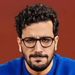بیوگرافی امیرحسین قیاسی؛ از فقر در کودکی تا محبوبیت در برنامه‌های طنز + تصاویر