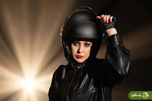 (تصاویر) یک ویدئو تبلیغاتی متفات؛ آزاده صمدی «موتورسوار» شد!