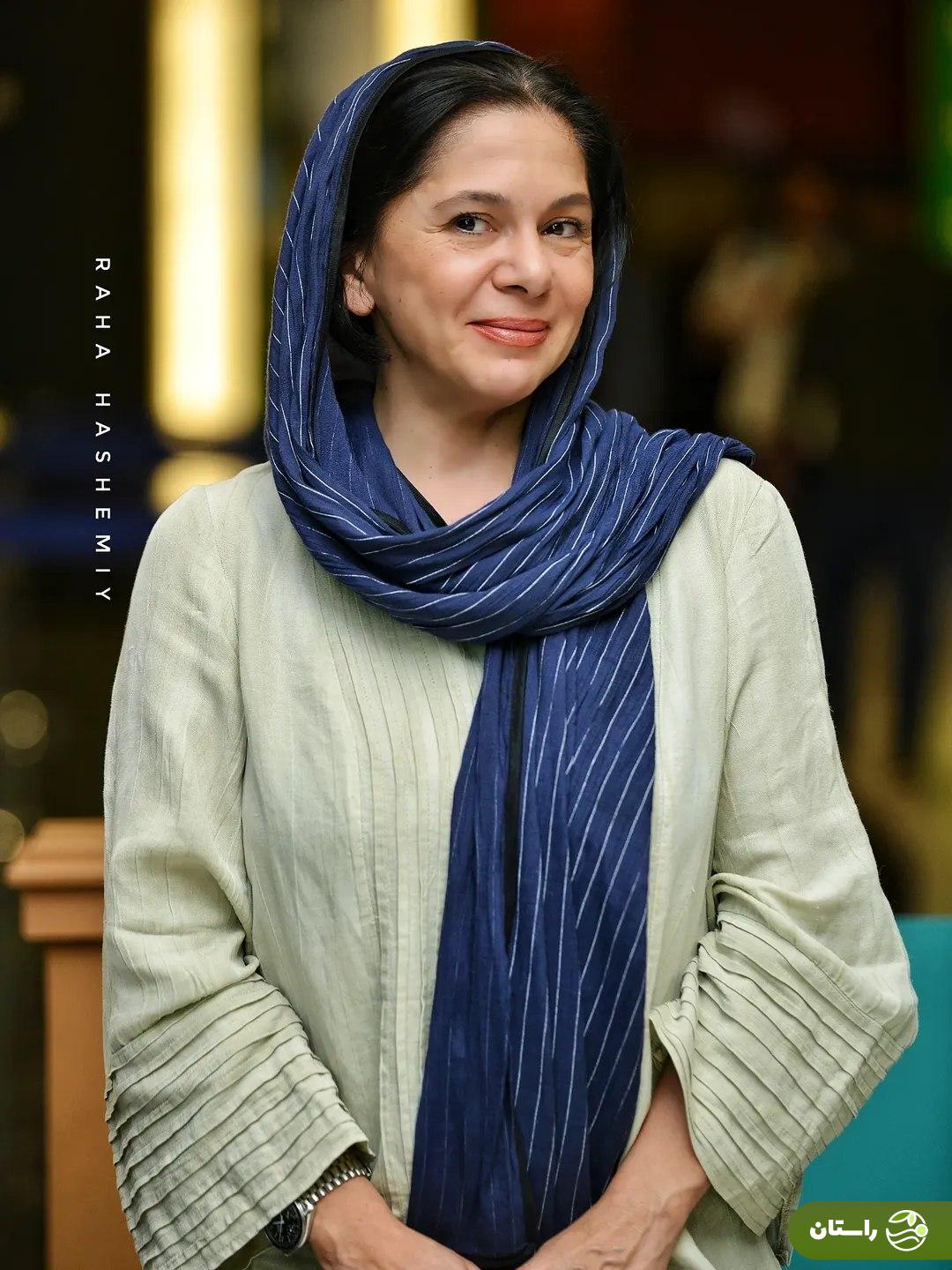 تیپ ساده مستانه مهاجر در یک مراسم