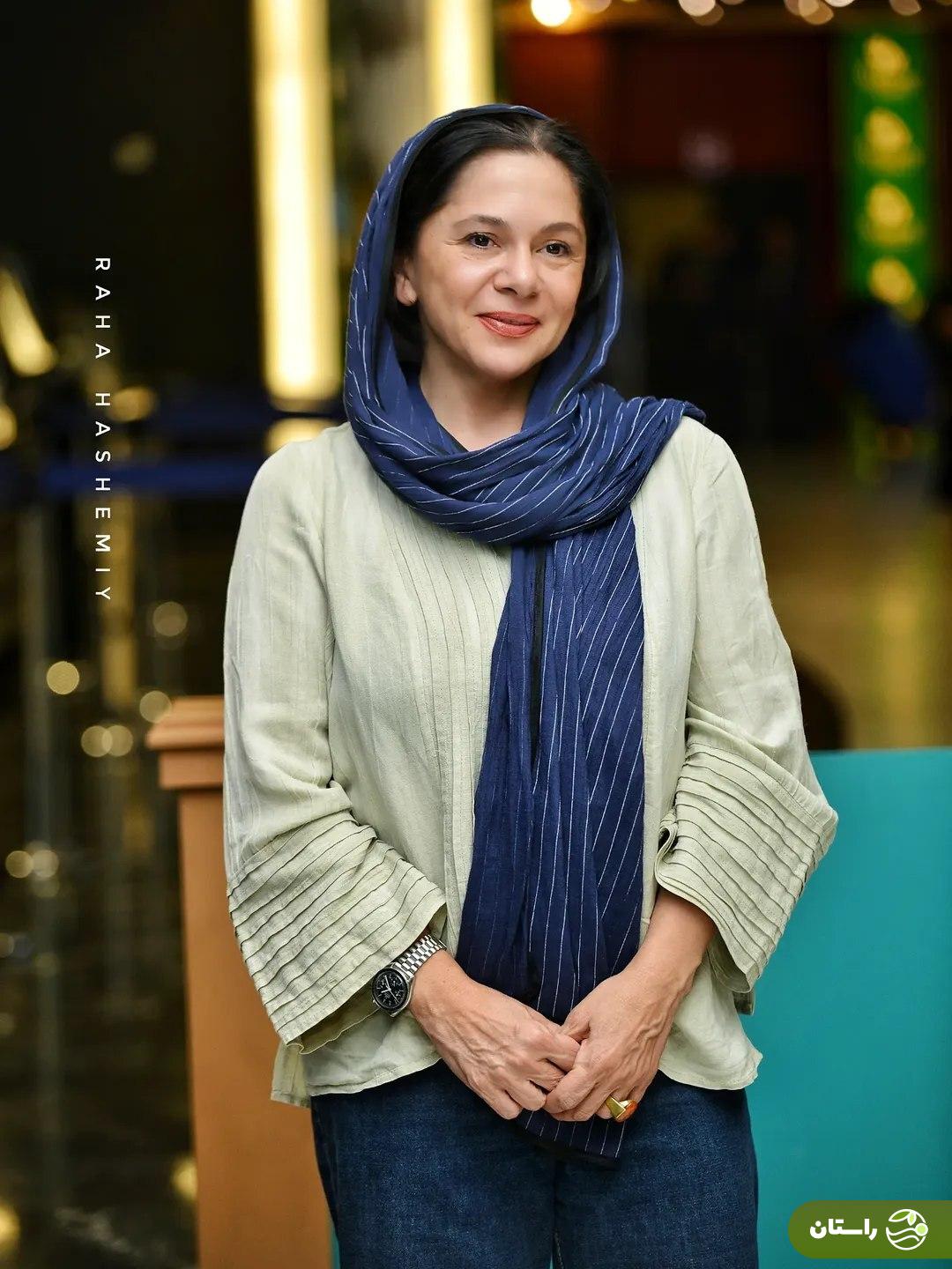 تیپ ساده مستانه مهاجر در یک مراسم