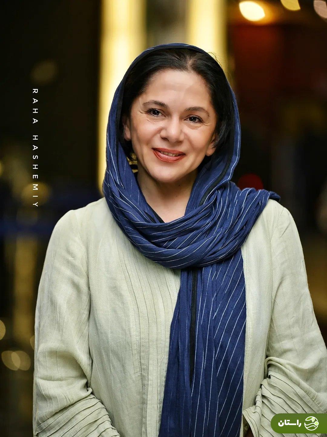 تیپ ساده مستانه مهاجر در یک مراسم