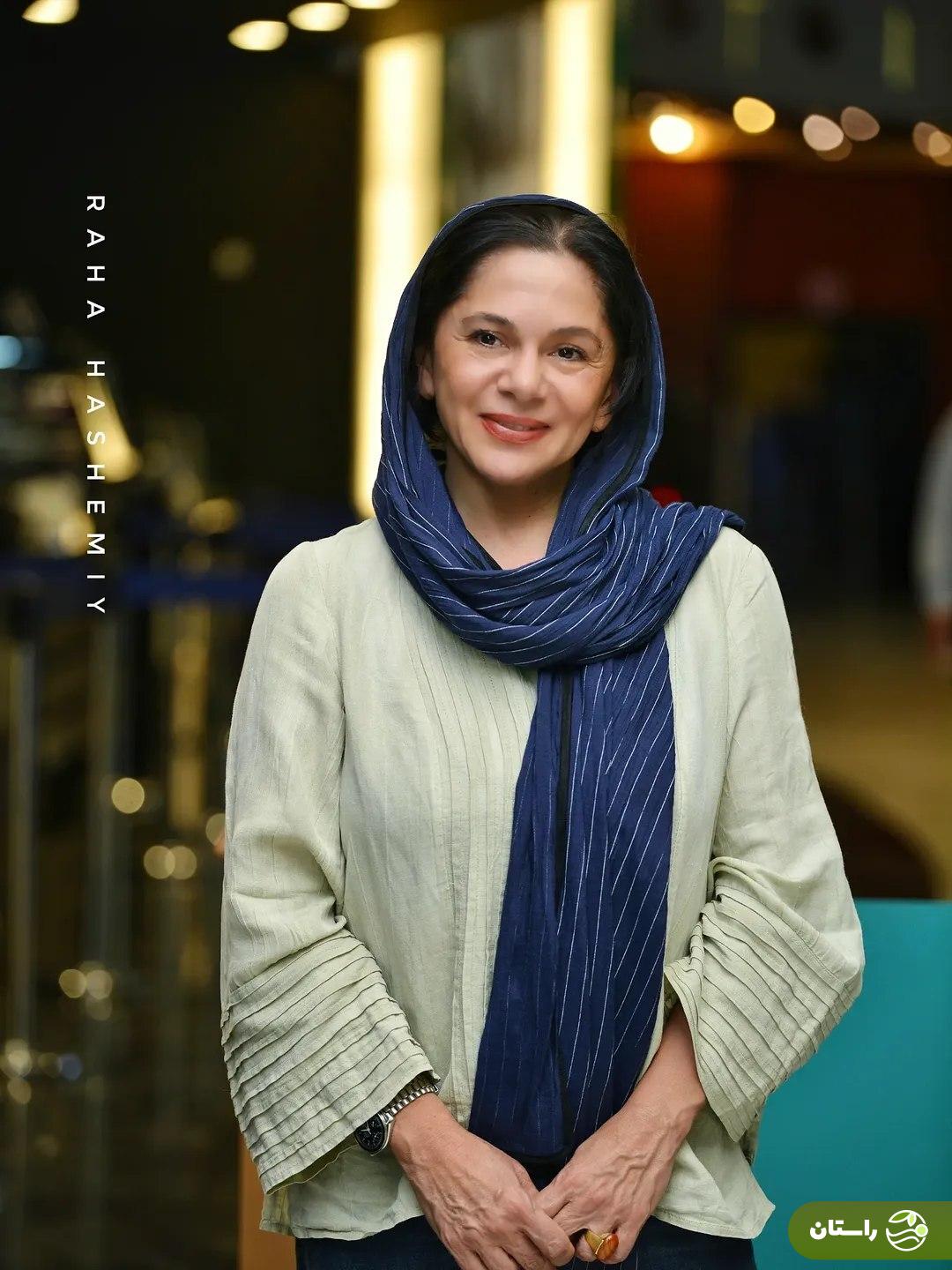 تیپ ساده مستانه مهاجر در یک مراسم