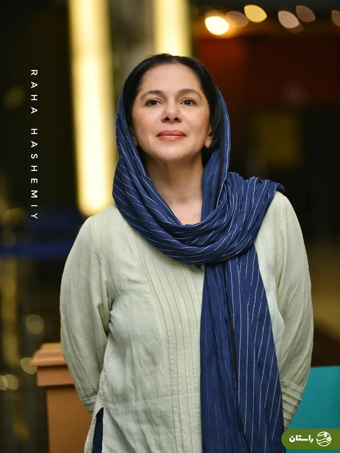 تیپ ساده مستانه مهاجر در یک مراسم