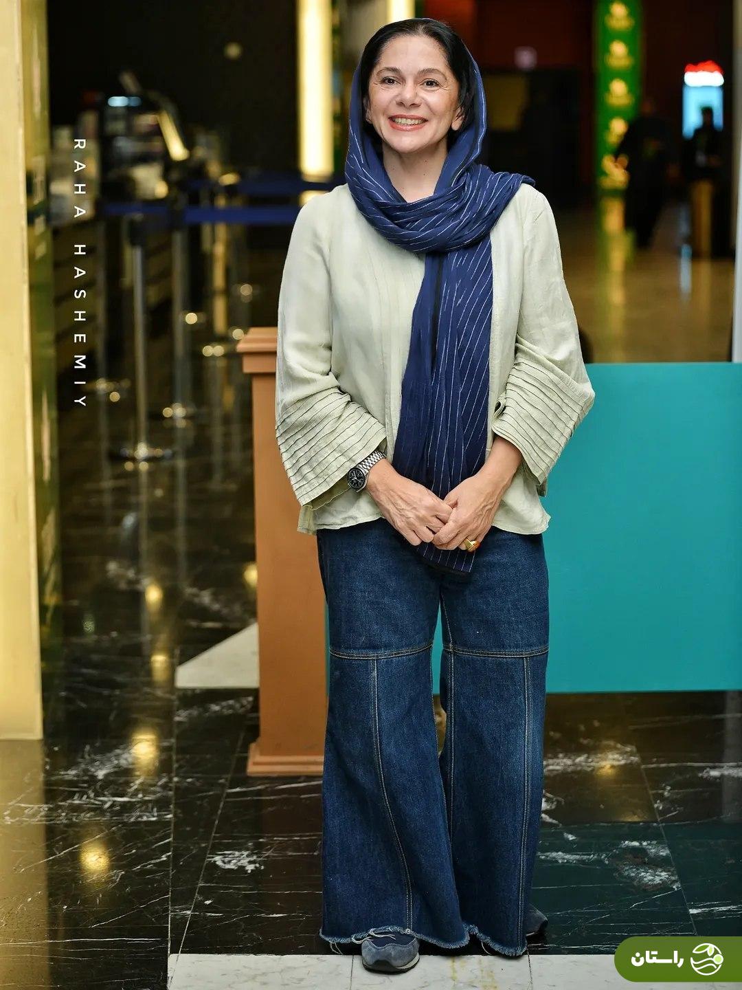 تیپ ساده مستانه مهاجر در یک مراسم