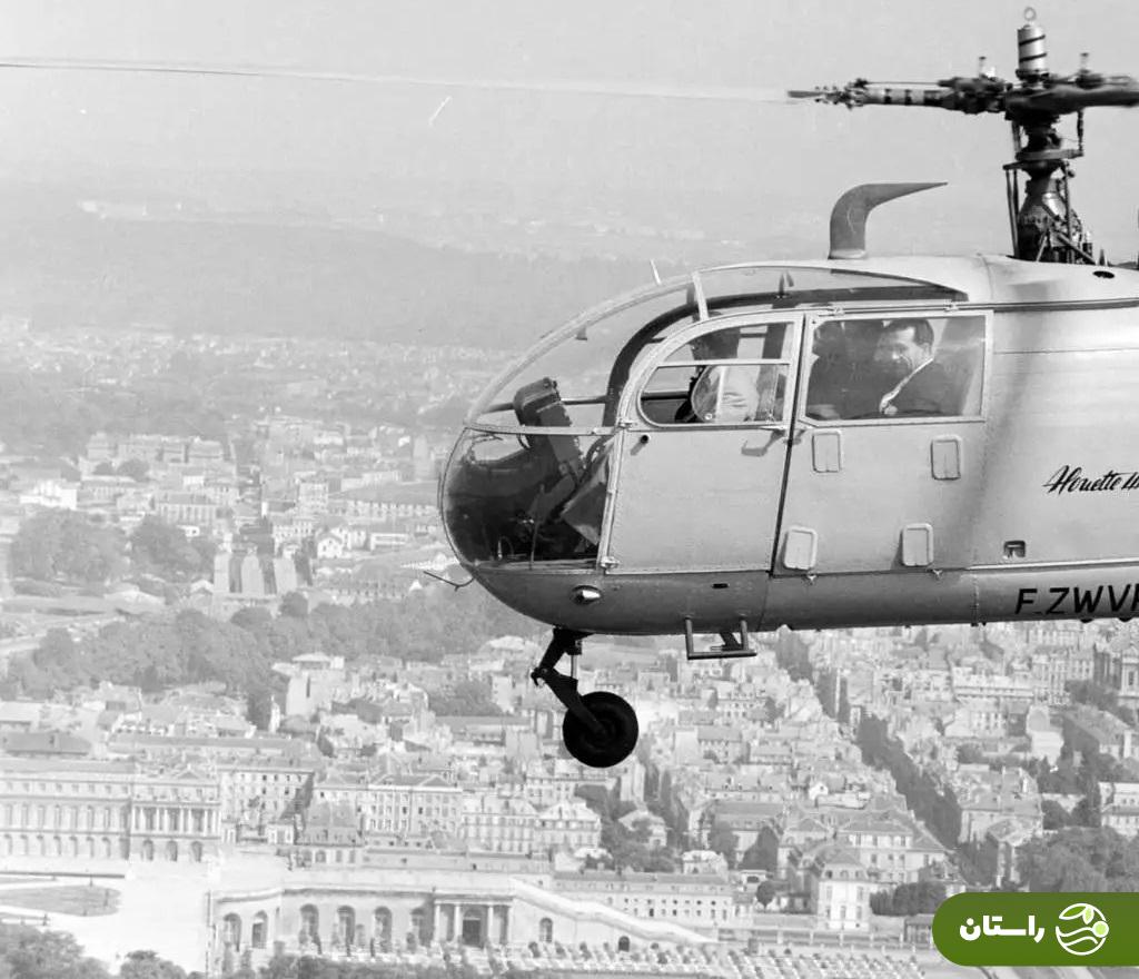 (عکس) تونل زمان؛ محمدرضا پهلوی در حال پرواز با هلیکوپتر آلوئت ۳؛ سال ۱۳۳۷