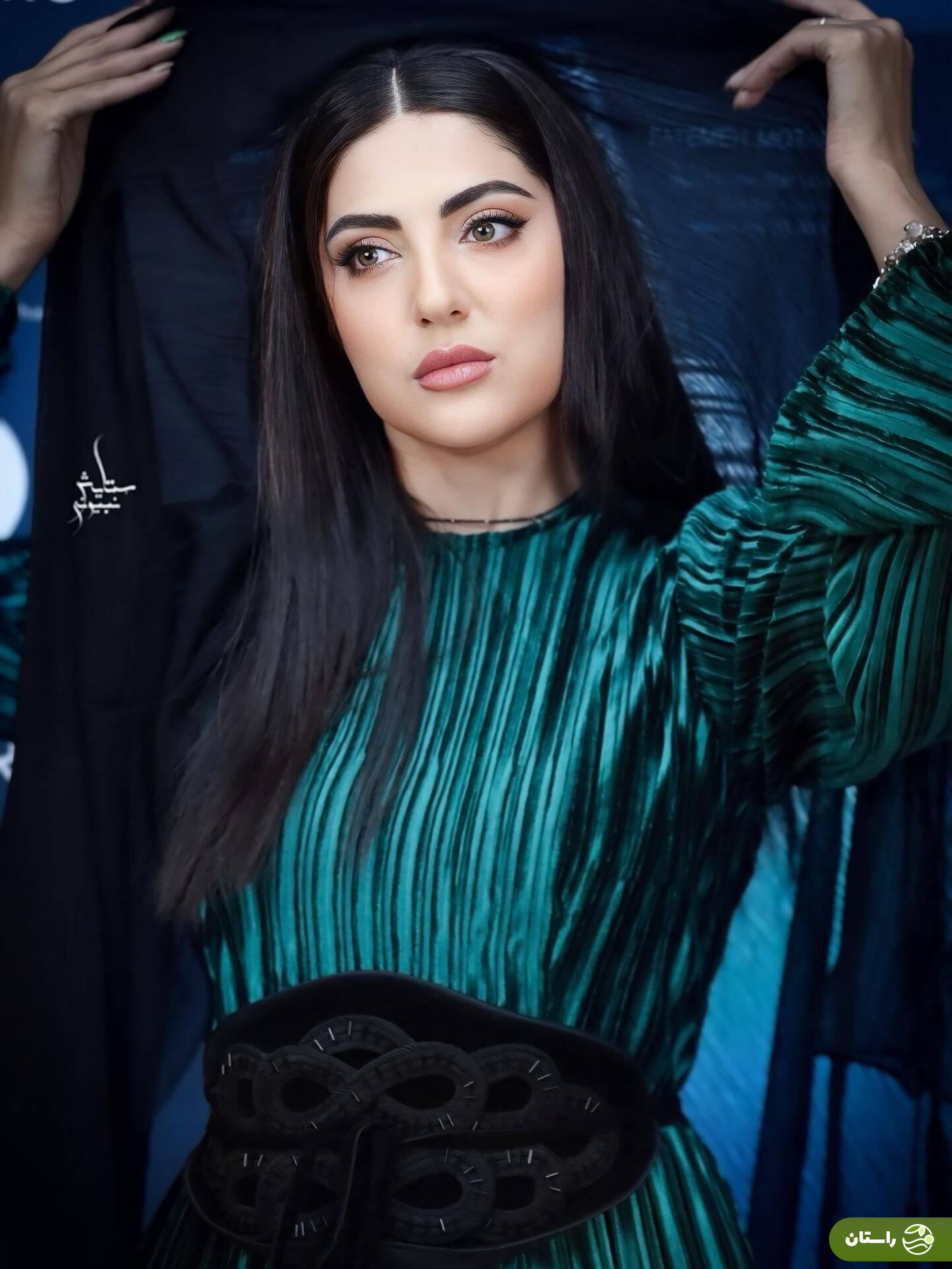 (تصاویر) تیپ سبز و مشکی هلیا امامی در اکران سینمایی؛ بازیگر، عاشق میکاپ جدیدش شد! (تصاویر) تیپ سبز و مشکی هلیا امامی در اکران سینمایی؛ بازیگر، عاشق میکاپ جدیدش شد!