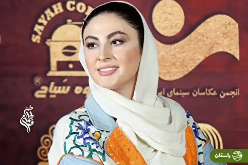 (تصاویر) تیپ آبی مریم مومن در جشن عکاسان سینما ایران در موزه سینما