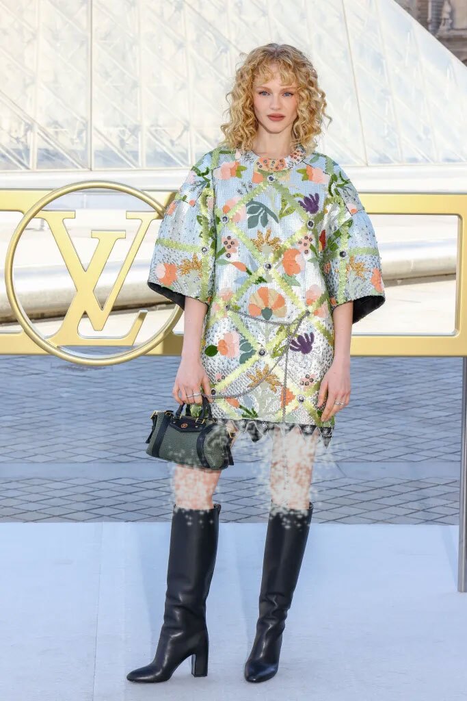 (تصاویر) همه افراد مشهور در هفته مد پاریس بهار ۲۰۲۶: از جانی دپ تا آیشواریا