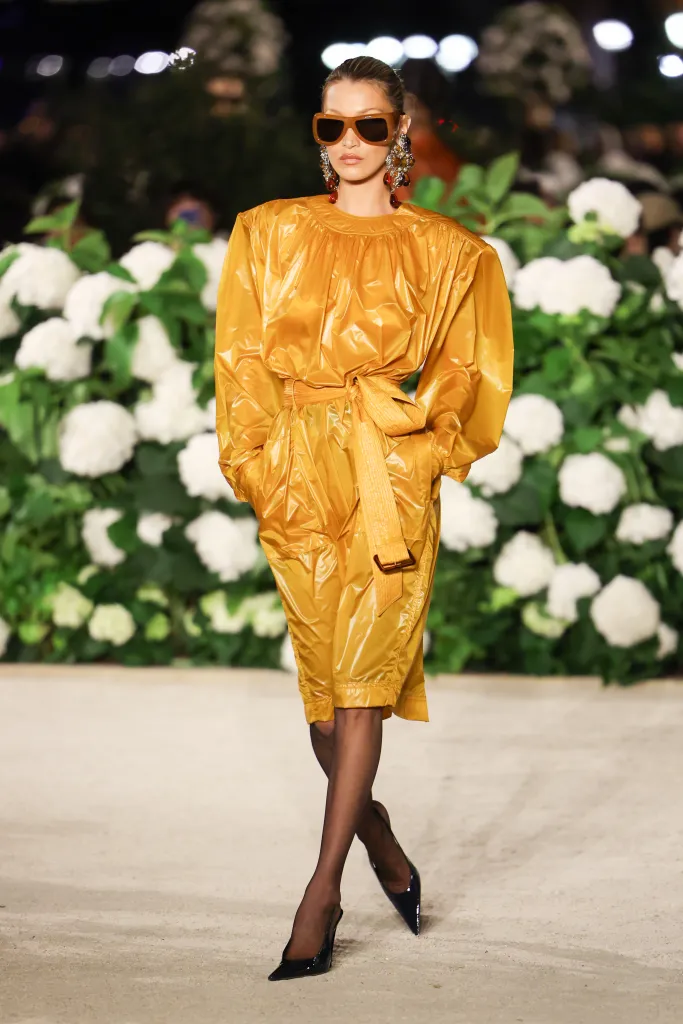 (تصاویر) همه افراد مشهور در هفته مد پاریس بهار ۲۰۲۶: از جانی دپ تا آیشواریا