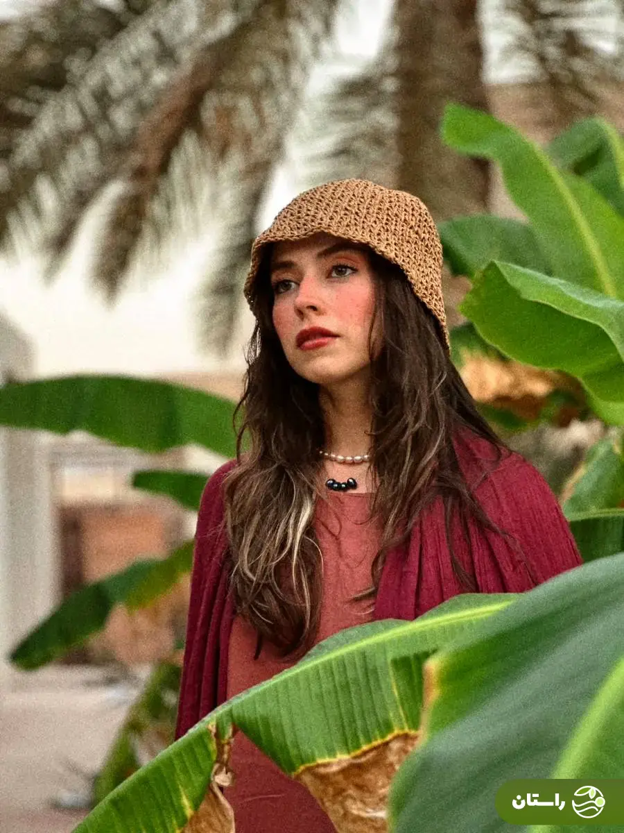 (عکس) استایل خاص نیلوفر رجایی‌فر بازیگر داعشی سریال پایتخت در بوشهر