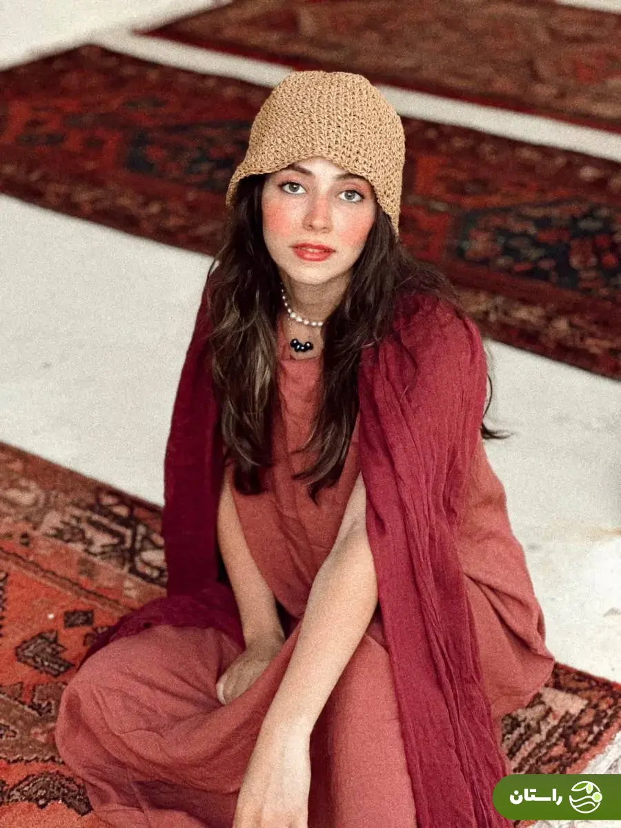 (عکس) استایل خاص نیلوفر رجایی‌فر بازیگر داعشی سریال پایتخت در بوشهر