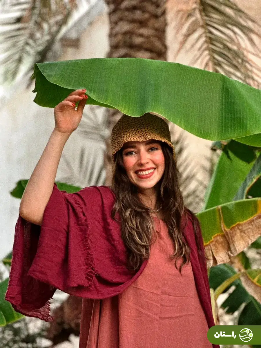 (عکس) استایل خاص نیلوفر رجایی‌فر بازیگر داعشی سریال پایتخت در بوشهر