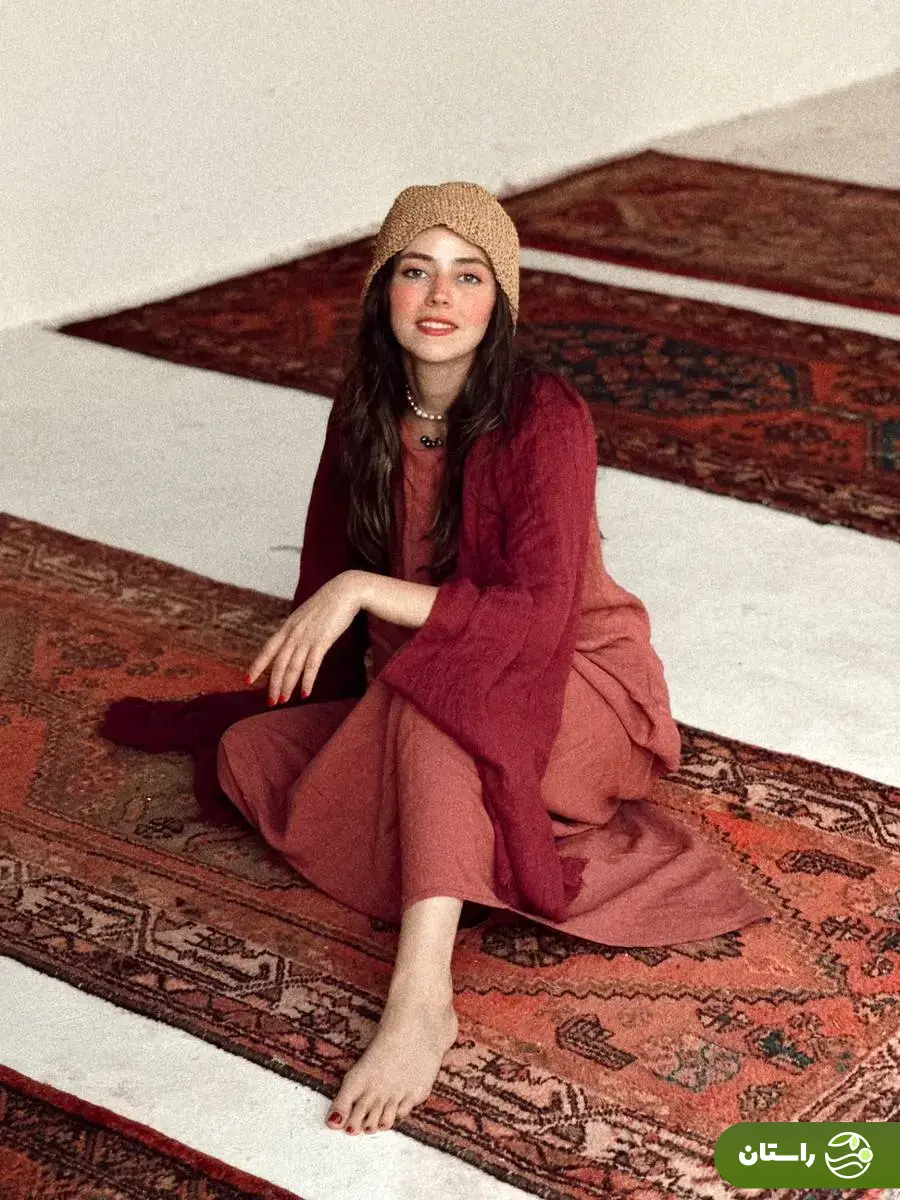 (عکس) استایل خاص نیلوفر رجایی‌فر بازیگر داعشی سریال پایتخت در بوشهر