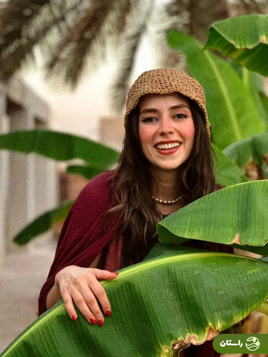 (عکس) استایل خاص نیلوفر رجایی‌فر بازیگر داعشی سریال پایتخت در بوشهر