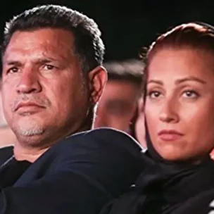 (ویدئو) اقدام زیبای علی دایی و‌ همسرش مونا فرخ‌آذری در سمنان