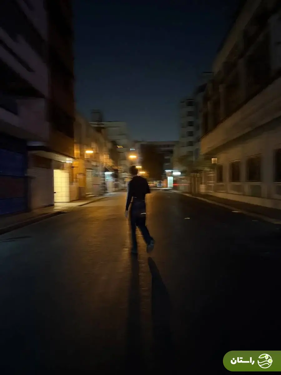عکس‌های عجیب و مبهم نوید محمدزاده در خیابان‌های تاریک تهران